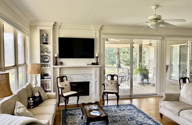 Country home w/beautiful views, close to town, reservoir and Natchez Trace