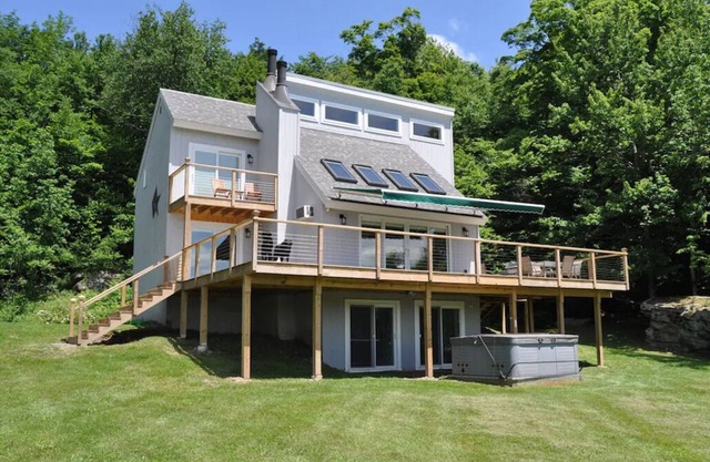Country Home with Private Swimming Pond and Beautiful Mountain Views