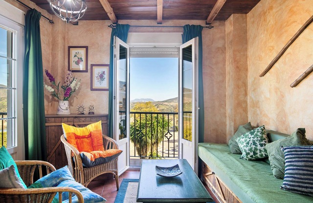 Landhaus 'Casa Azahar' mit Seeblick, privater Terrasse und Wi-Fi