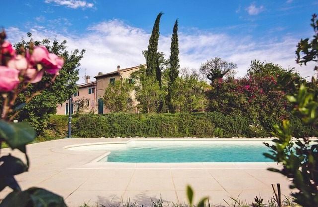 Ferienhaus in Trecastelli mit Garten