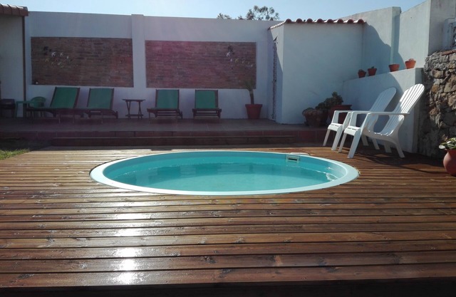 Haus mit umzäuntem Garten und Pool für Kinder. Haustiere sind willkommen. 4 km vom Meer entfernt