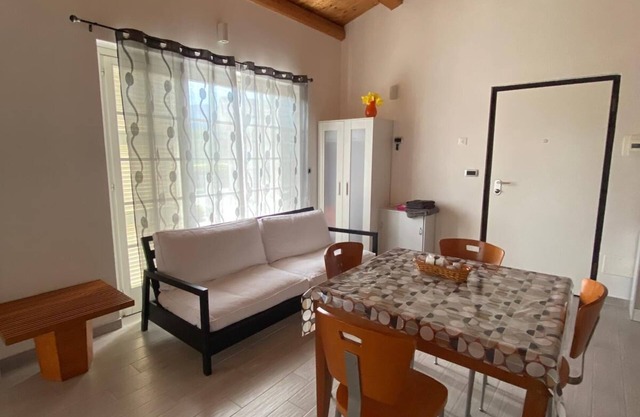 Country house 5 minutes from downtown with garden and private parking space