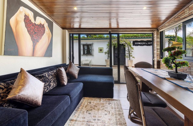 Finca 'Casa T0 - Stúdio' mit Bergblick, Gemeinschaftspool und WLAN