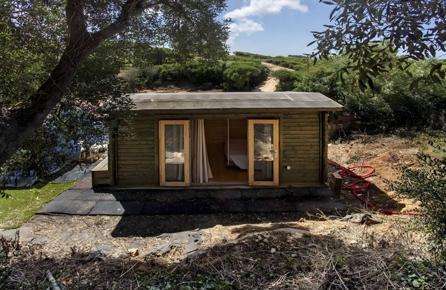 Finca 'Cabana Do Baloiço Do Pitagudo' mit Meerblick, gemeinsamer Terrasse und Klimaanlage