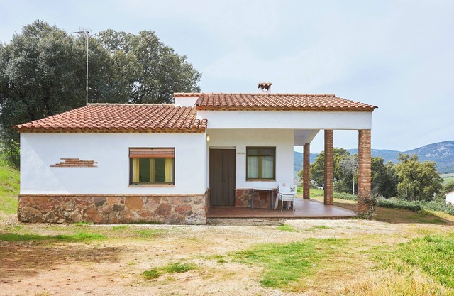 Finca 'Casa La Encina' mit Bergblick, Gemeinschaftspool und Klimaanlage