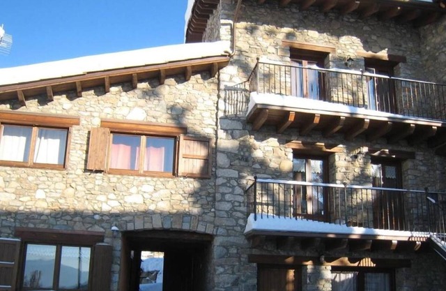 Country House 'El Paller O La Casa De Ca L’Escolà' with Mountain View, Shared Terrace and Wi-Fi