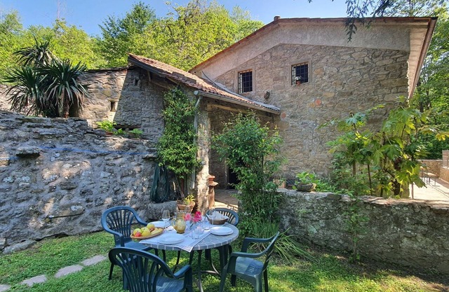 Landhaus in Bagni Di Lucca mit 3 Schlafzimmern 7 Schlafplätzen