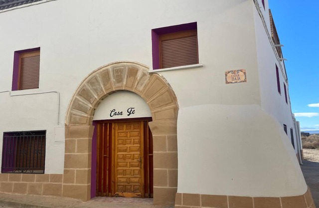 Finca 'Fe' mit privater Terrasse, privatem Garten und Balkon