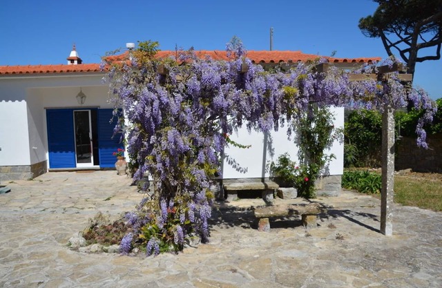 Landhaus in einem zauberhaften Garten in Strandnähe