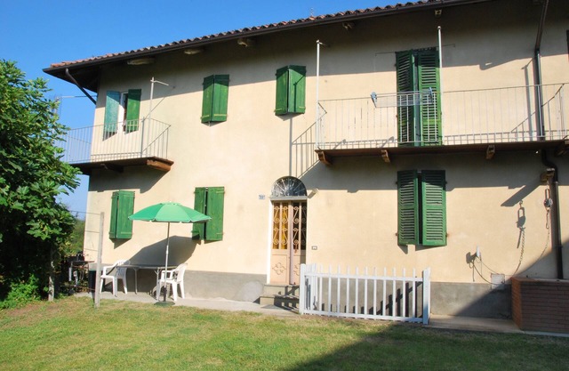 Country house in quiet village. Pets allowed