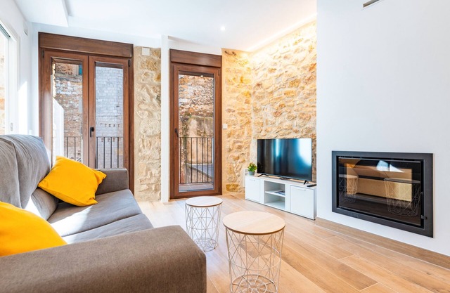 Country House 'La Casa Del Campanar' with Balcony and Air Conditioning