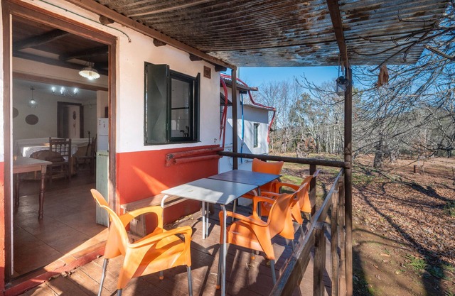 Landhaus 'La Casa Del Castaño' mit Bergblick, Gemeinschaftspool und Klimaanlage