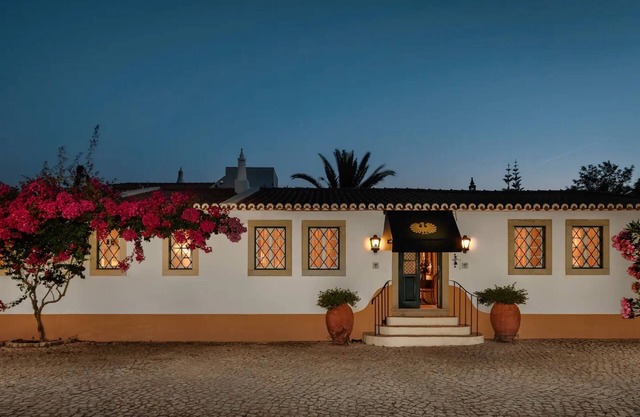 Landhaus "Liberal Wing Villa" mit Bergblick, Gemeinschaftspool und WLAN
