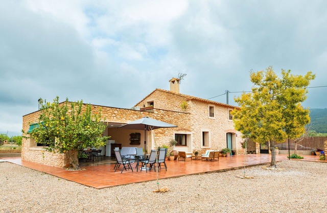 Country House 'Mas de Morera' with Year-Round Pool Access