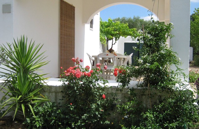 Landhaus von Olivenbäumen umgeben, wenige Kilometer von Ostuni und dem Meer entfernt