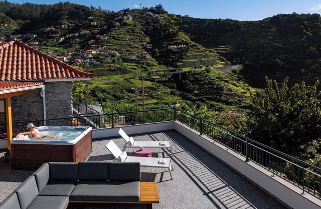 Landhaus mit Meerblick und Jacuzzi - Casa de Pedra