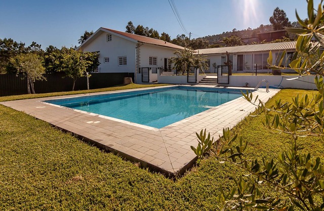 Country house with pool in Arouca