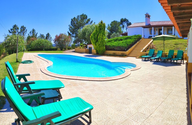 Country house with private pool and panoramic views.