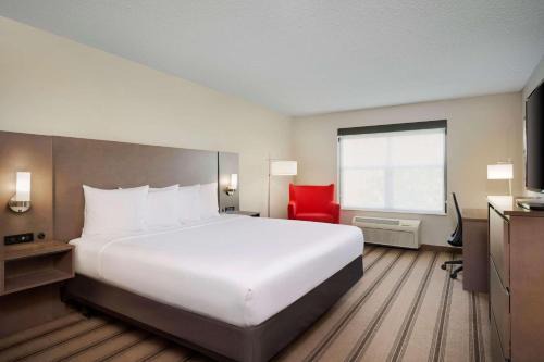 Country Inn & Suites by Radisson Albertville near Outlet Mall