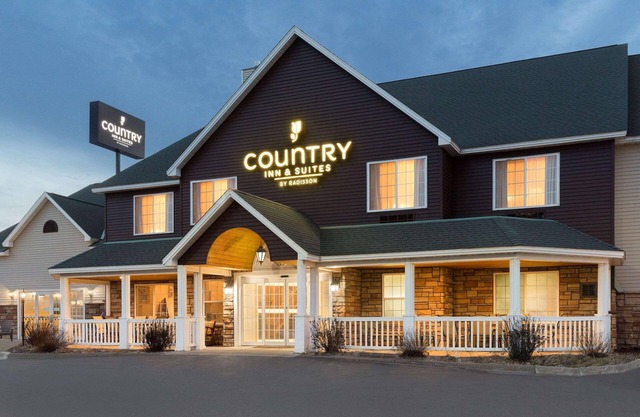 Country Inn & Suites By Radisson, Little Falls, Mn