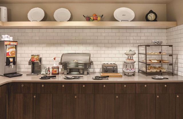 Country Inn & Suites by Radisson, Green Bay East, WI