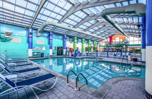 Country Inn & Suites by Radisson, Muskegon, MI