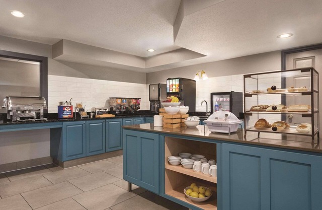 Country Inn & Suites by Radisson, Cottage Grove, MN