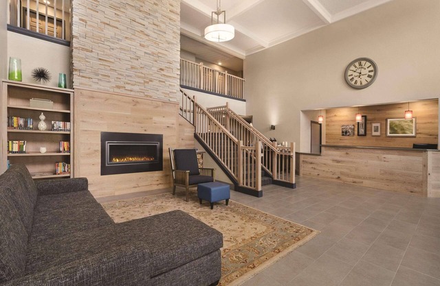 Country Inn & Suites by Radisson, Detroit Lakes, MN