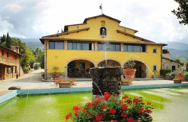 Wohnung in San Donato in Fronzano mit Bibliothek