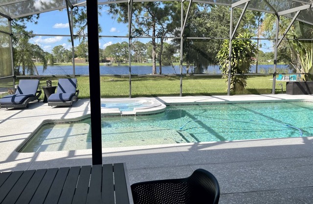 Country Lake Estate in Orlando/ Heated Pool/Spa!