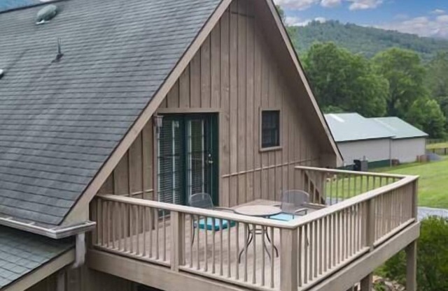 Country living in a private setting, The Loft at Springhouse Farm