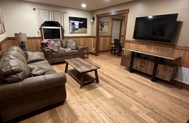 Country Living. Cozy home located on small horse ranch