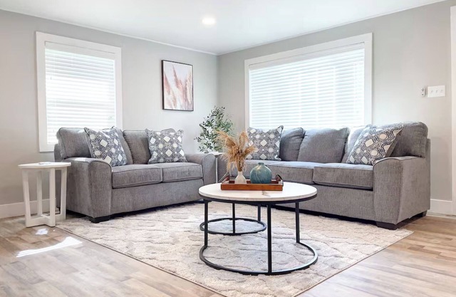 Country Living/Harrison Ranch 3 on Visalia Main Road Mooney 45 minutes to National Park