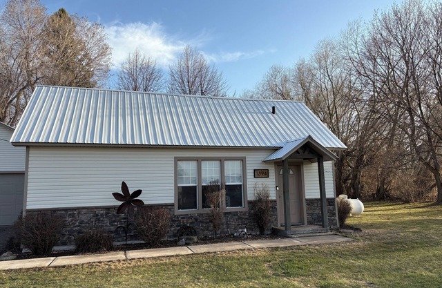 Country living house 5 min to sand dunes with large patio, hot tub, and fire pit