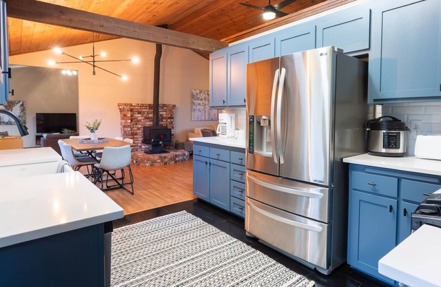 Country Oak Pool House - Visit Mt. Shasta and Mt. Lassen National park