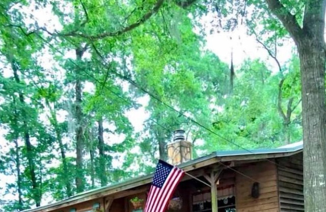 Country Oaks