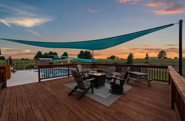 Country Paradise w/Inground Pool on 9 acres. Sleeps 13.