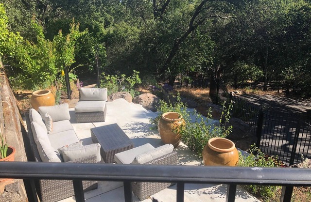 Country property in downtown Los Gatos for ONE traveler