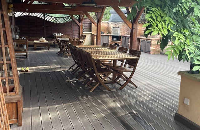 Country property with covered terrace and large swimming pool