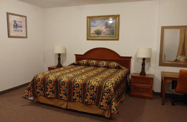 Country Regency Inn & Suites