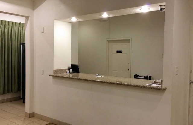 Country Regency Inn & Suites