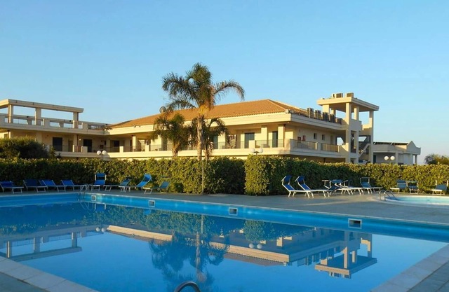 Country Resort in Scoglitti with 1 bedrooms sleeps 6