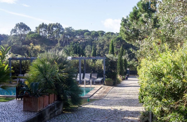 Country retreat 5 minutes from the fantastic beaches of Meco. Family Space
