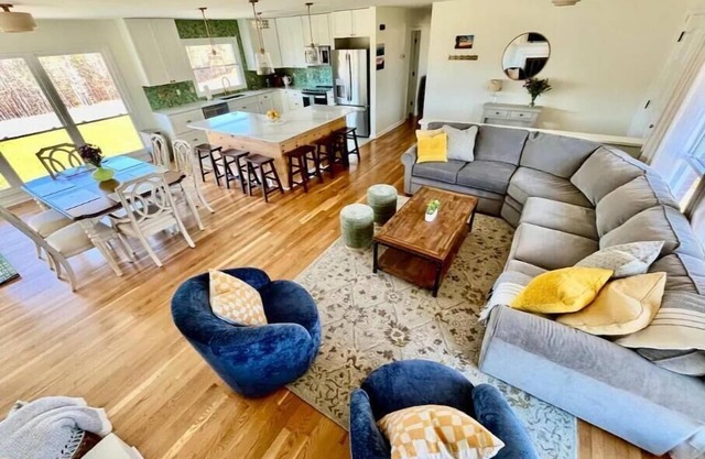 Country retreat w. mountain views + river access