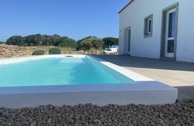 Country retreat with pool 10 minutes away from stunning beaches