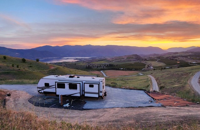 Country RV Glamping with lake, mountain and orchard views!