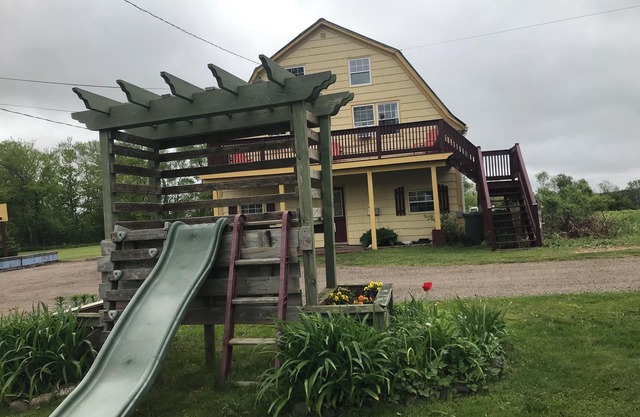 Country setting in Charlottetown. Minutes from shops and restaurants