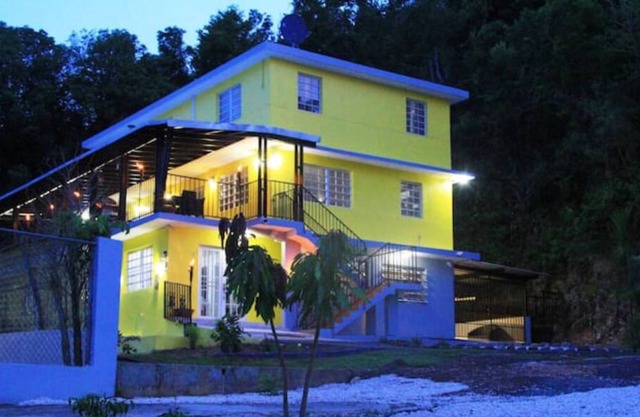 Country side - sleeps up to 36 - 13 Beds, 6 Sofa