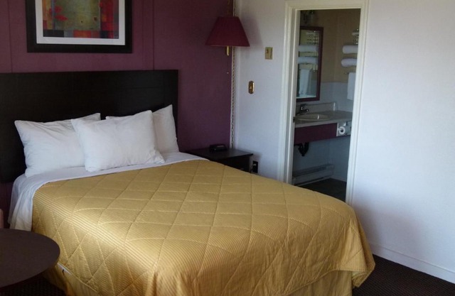 Country Squire Motel