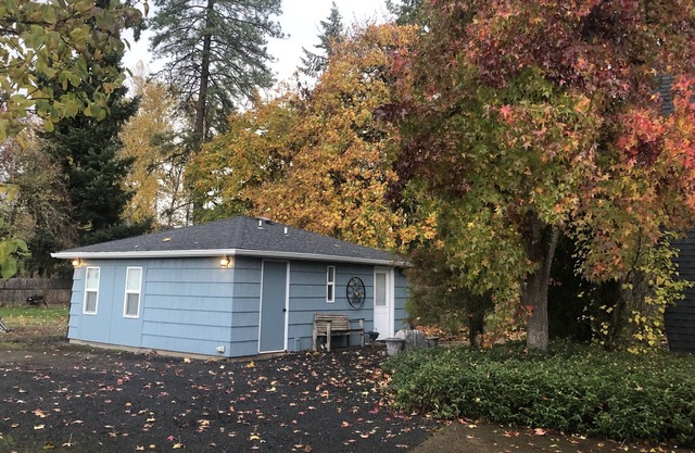Country Studio Cottage near Eugene, Oregon